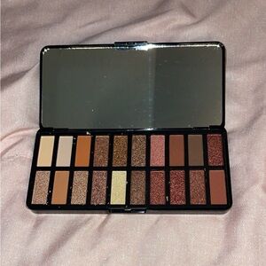 L.A color eyeshadow palette